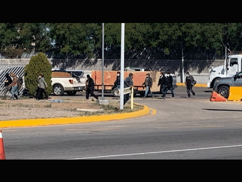 Deportaron a 697 migrantes de Eagle Pass a Piedras Negras durante el fin de semana, el 68% no fue revisado por el INM 