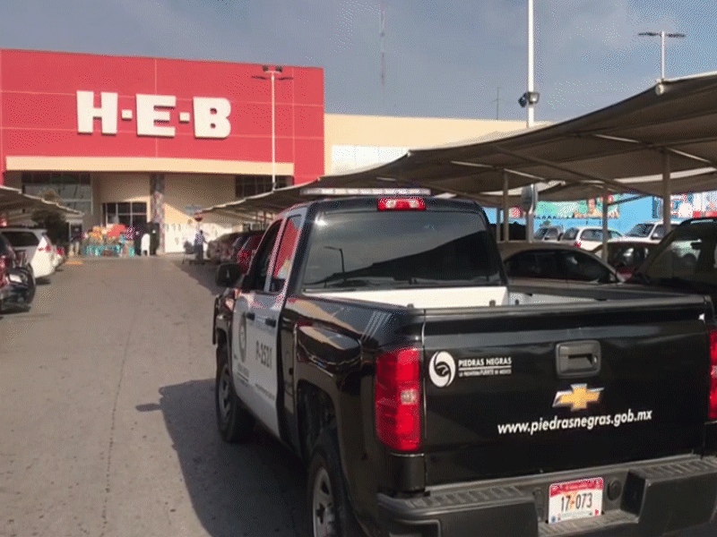 Formalizan denuncia por asalto a mano armada en estacionamiento de centro comercial en Piedras Negras
