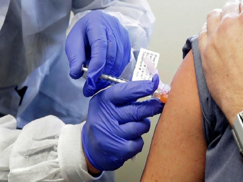En marcha vacunaci&oacute;n contra el coronavirus en 4 mil sedes de EU