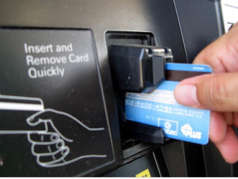 Detectan dispositivos para clonar tarjetas de crédito en gasolinera de Eagle Pass