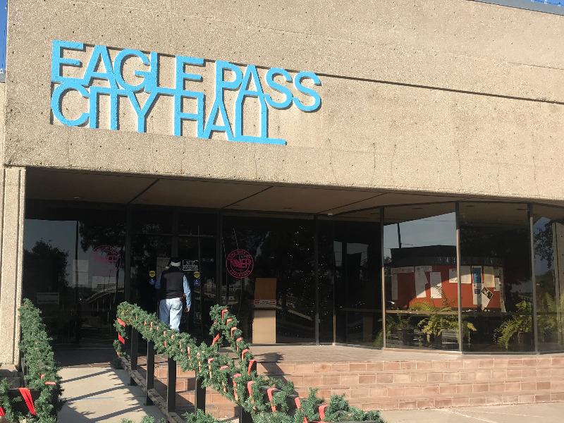 No trabajar&aacute;n oficinas p&uacute;blicas de Eagle Pass y del condado de Maverick jueves y viernes 