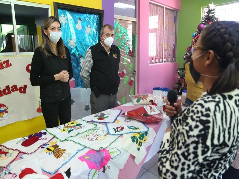 Reciben obsequios ni&ntilde;os, ni&ntilde;as y adolescentes de albergues de Coahuila