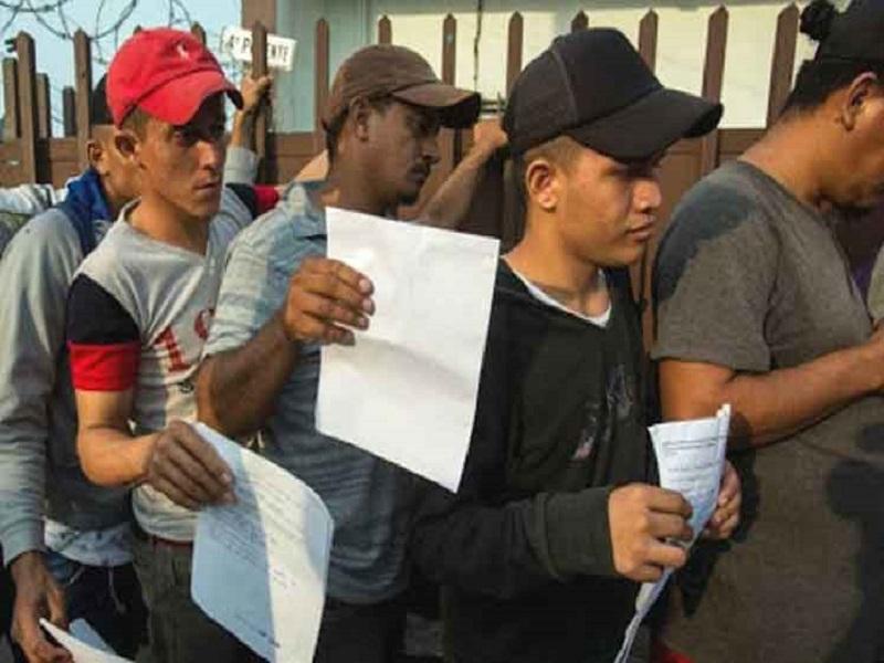 Alrededor de 2 mil que esperan cita para asilo en EU, pasan Nochebuena y Navidad en Piedras Negras (video)