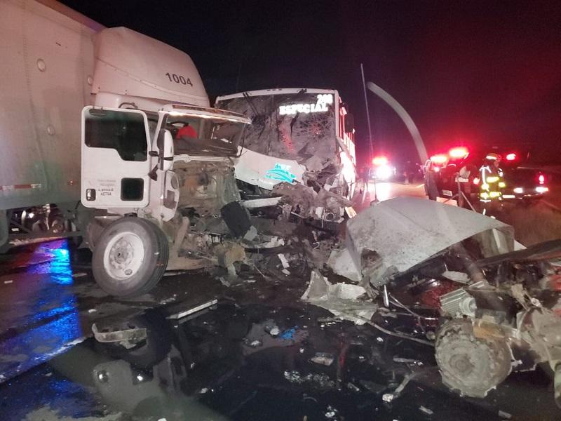 Muere trailero del encontronazo en la carretera 57 tramo Nava-Piedras Negras