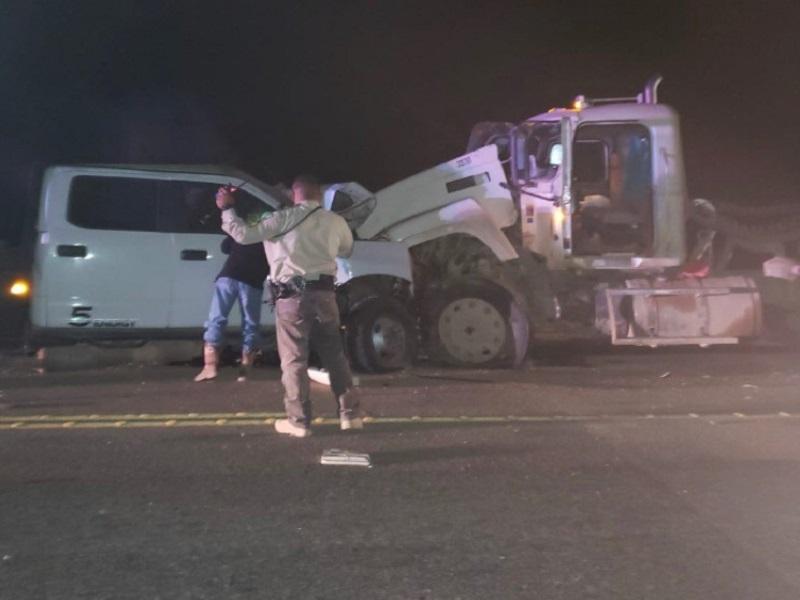 Un muerto dejó el choque de frente entre un camión cisterna y una camioneta pick up cerca de Carrizo Spring 
