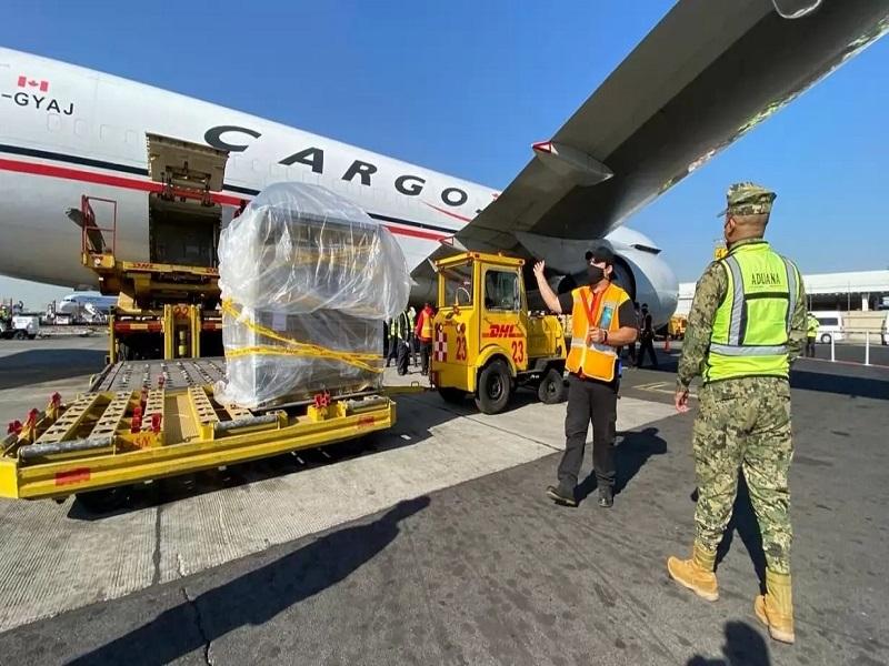 Llega a M&eacute;xico otro cargamento de la vacuna de Pfizer contra el COVID-19