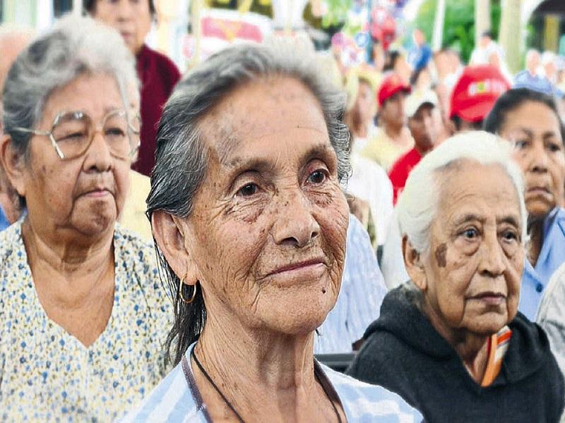 Bajar&iacute;a 80% la mortalidad por COVID-19 al vacunar a adultos mayores: AMLO