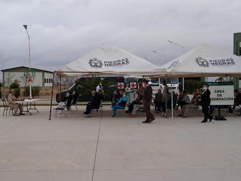 Detalla Salud proceso de vacunaci&oacute;n contra el COVID-19 para personal de primera l&iacute;nea, hay candados para evitar colados