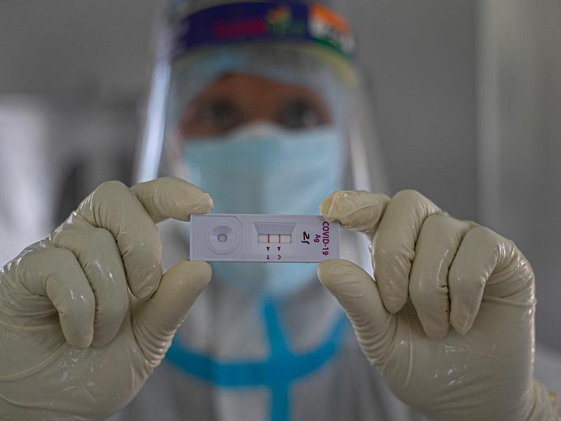 Prev&eacute;n repunte mundial de COVID-19 tras fiestas de Navidad y A&ntilde;o Nuevo