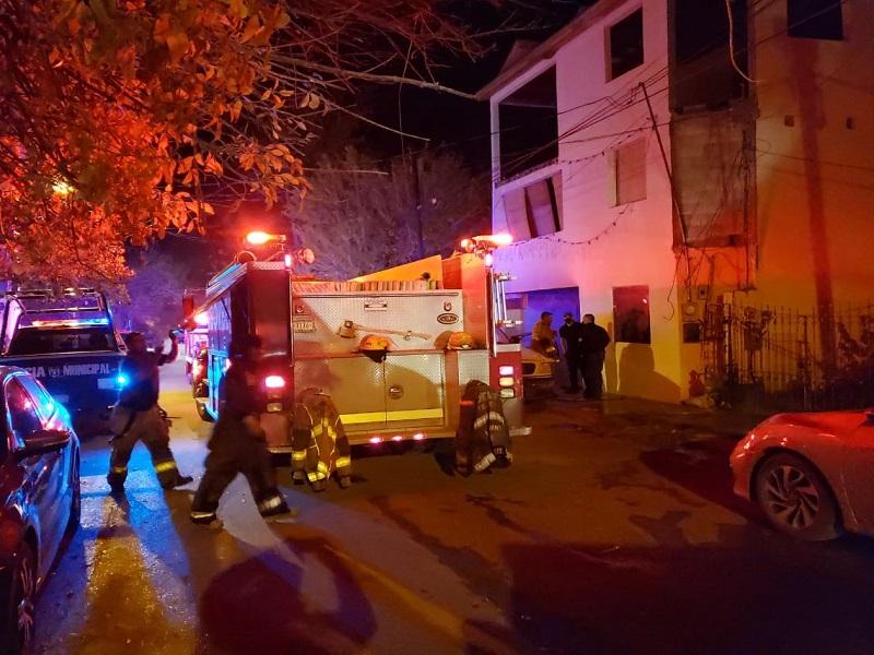 Voraz incendio deja daños materiales de consideración en la colonia Palmas 1