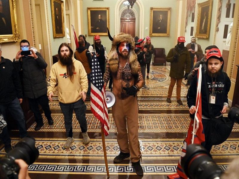 El caos se apodera de Washington en plena sesi&oacute;n del Congreso para ratificar el triunfo de Biden (video)