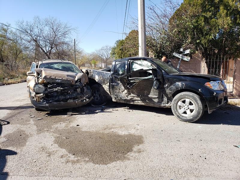 Fuerte accidente en Villa de Fuente dej&oacute; dos lesionados y da&ntilde;os totales en veh&iacute;culos participantes