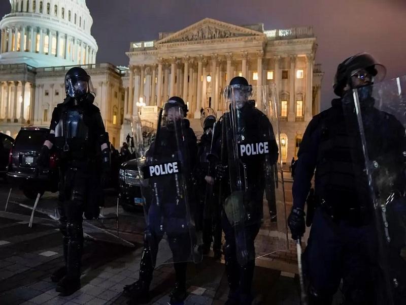 Declaran seguro el Capitolio tras violentas protestas que dejaron al menos 1 muerto y 13 detenidos