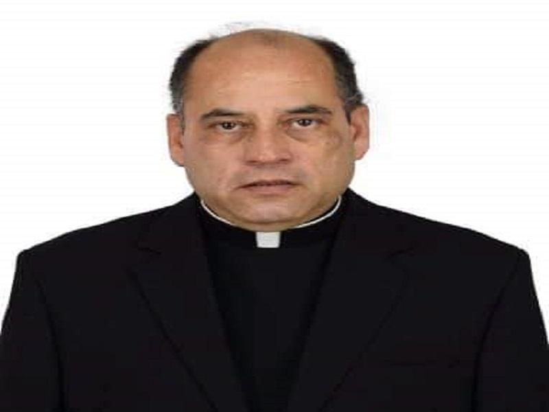 Internan por COVID-19 al padre Mart&iacute;n Bustillos, p&aacute;rroco de Francisco de Asis en Sabinas