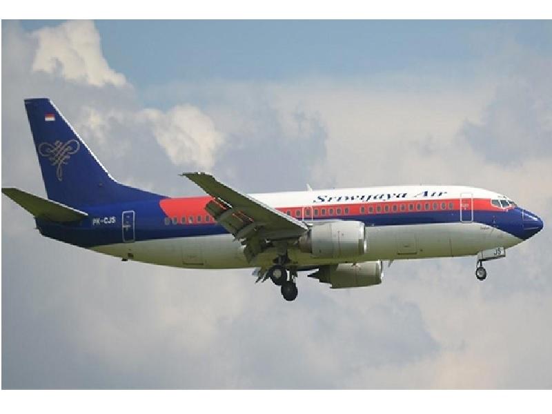 Desaparece avi&oacute;n con 62 personas en Indonesia; temen se haya estrellado en el mar