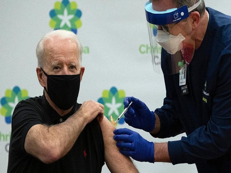 Joe Biden recibe segunda dosis de la vacuna contra el coronavirus
