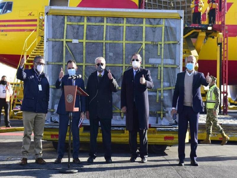 Lleg&oacute; a M&eacute;xico el lote m&aacute;s grande de la vacuna contra el COVID-19, m&aacute;s de 400 mil dosis para iniciar vacunaci&oacute;n masiva