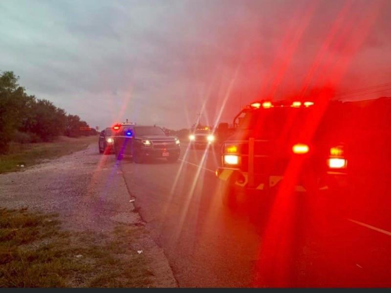 Se volcó un tráiler en la carretera 83 cerca de Catarina, Texas