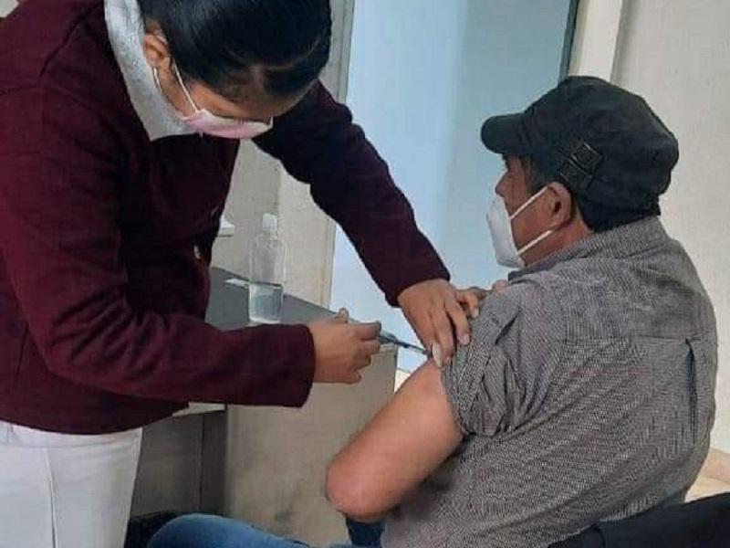 Me vacunaron contra el COVID-19 porque asisto a la entrega-recepci&oacute;n de la Subdirecci&oacute;n Administrativa del ISSSTE, justifica diputado 