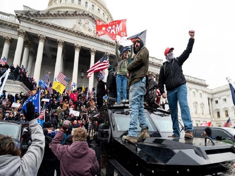 Seguidores de Trump planeaban asesinar a legisladores en el Capitolio: Fiscales