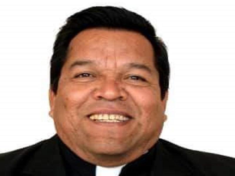 Perdi&oacute; la batalla contra el COVID-19 el padre Usbaldo Salazar