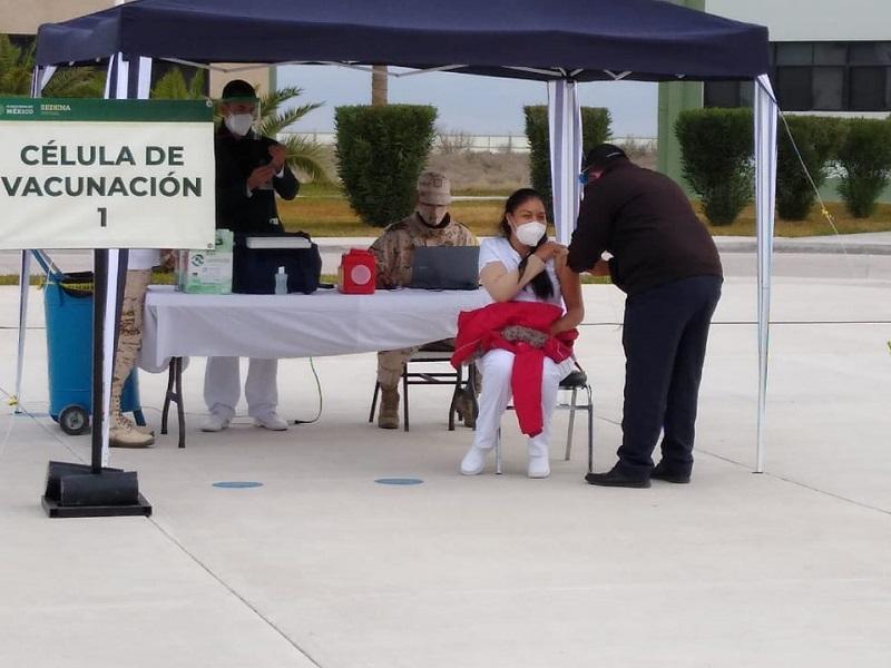 Est&aacute; pendiente de vacunar contra COVID-19 alrededor del 10% del personal de salud en regiones Norte y Carbon&iacute;fera