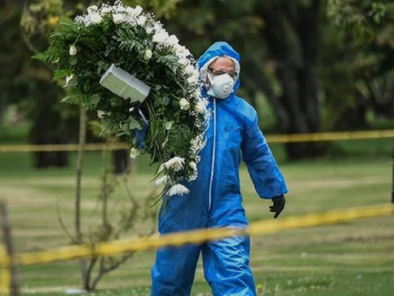 Cerca EU de los 400 mil muertos por COVID-19, el nivel de transmisi&oacute;n es alarmante, dicen expertos