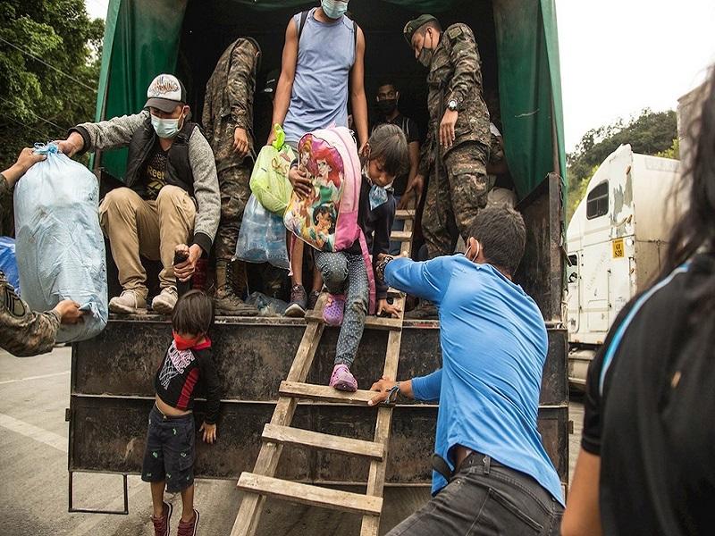 Miles de hondureños retornan a su país tras fallido intento por llegar a EU
