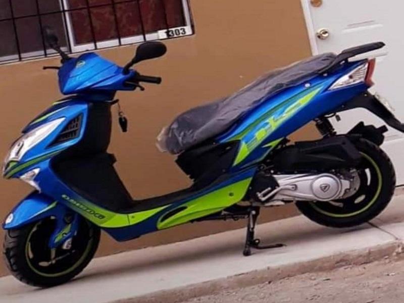 Roban motocicleta del estacionamiento de la empresa Rassini en Piedras Negras