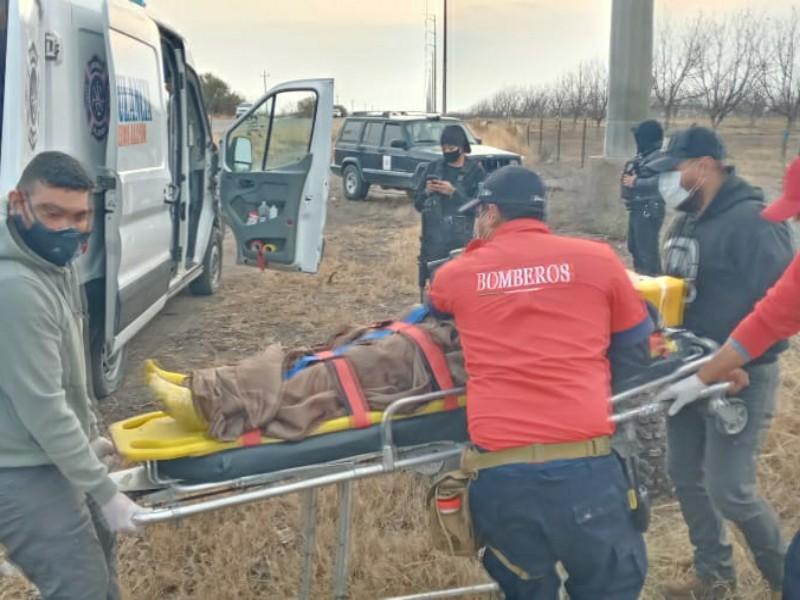 Mujer resulta lesionada tras volcar cuatrimoto en el tramo Allende-Nava