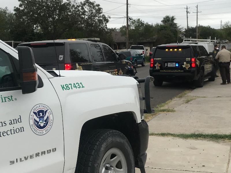 Detuvieron en Eagle Pass una camioneta robada donde viajaba un grupo de migrantes