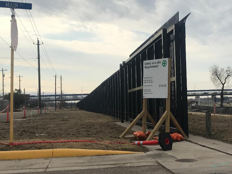 Suspenden instalaci&oacute;n de nuevo muro fronterizo en Eagle Pass, el proyecto ser&aacute; revisado por el Congreso: Mayor (video)