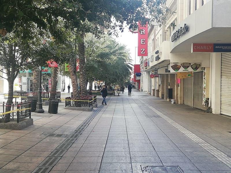 Ampl&iacute;an horario a negocios esenciales en Nuevo Le&oacute;n tras ola de cr&iacute;ticas