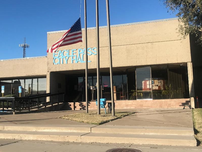 Concilio de Eagle Pass autoriza 10 d&iacute;as de inasistencia con sueldo a empleados con COVID-19