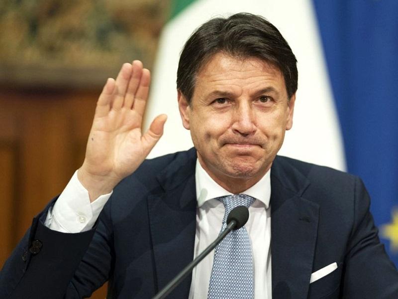 Primer ministro italiano, Giuseppe Conte, renuncia a su cargo