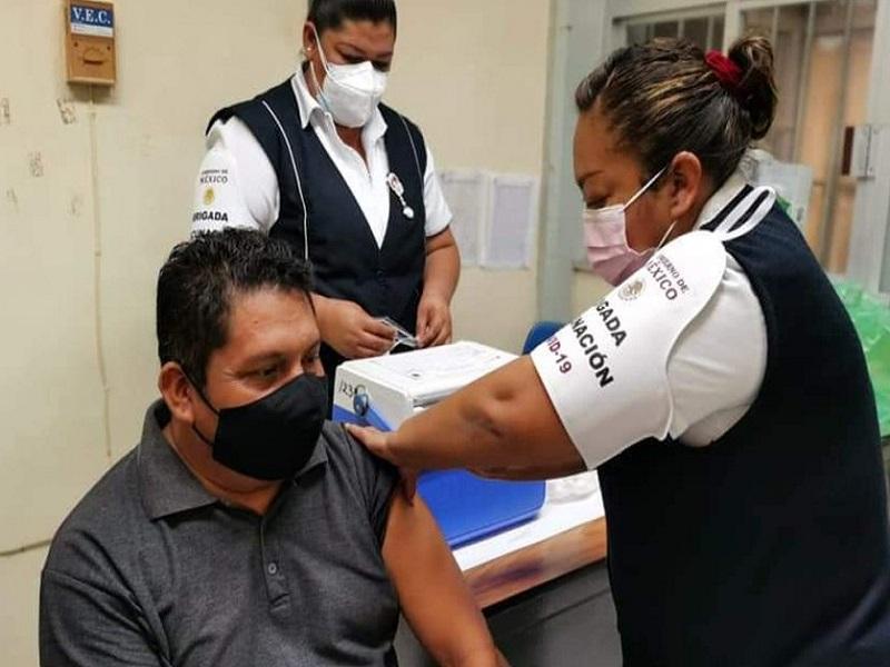 Los maestros de Campeche reciben vacunas pero esperan para volver a clases