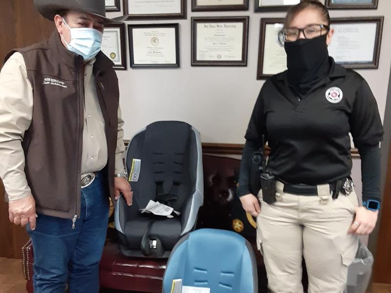 Departamento del Sheriff distribuir&aacute; gratuitamente asientos de seguridad para beb&eacute;s