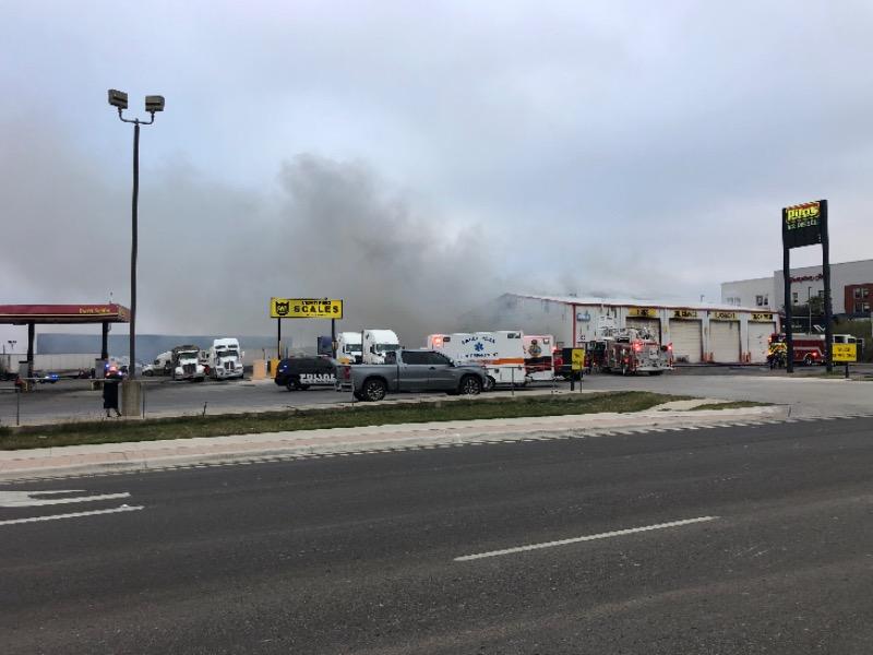 Se incendia taller mecánico cerca de una gasolinera en Eagle Pass