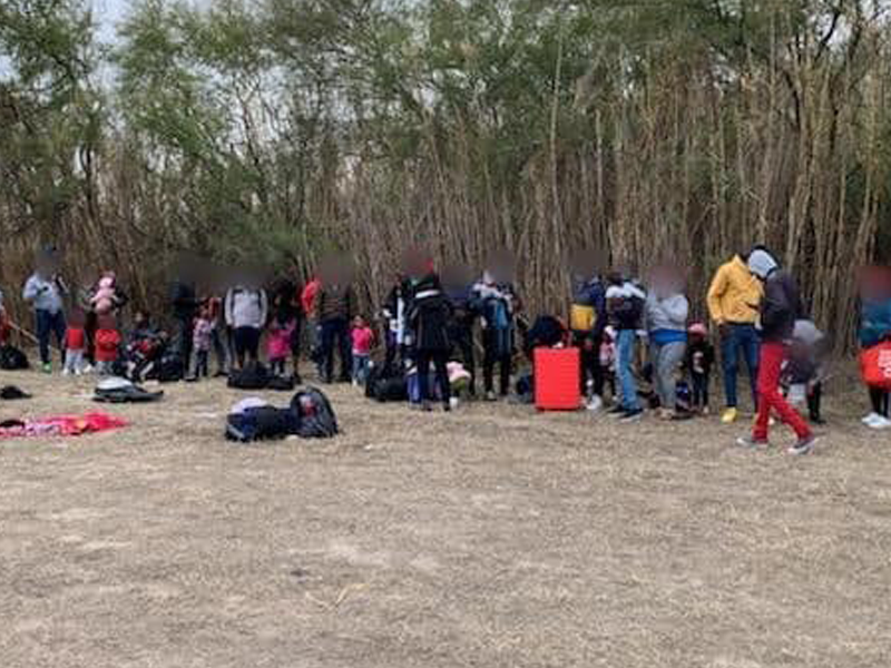 Detuvieron en Del Río a 90 migrantes que intentaron cruzar a EU por cortina de agua en Acuña (video)