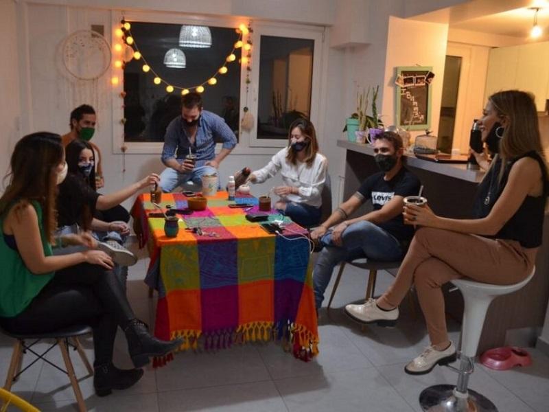 Llaman a nigropetenses a evitar reuniones porque estas son el principal motivo de aumento de COVID-19 (video)