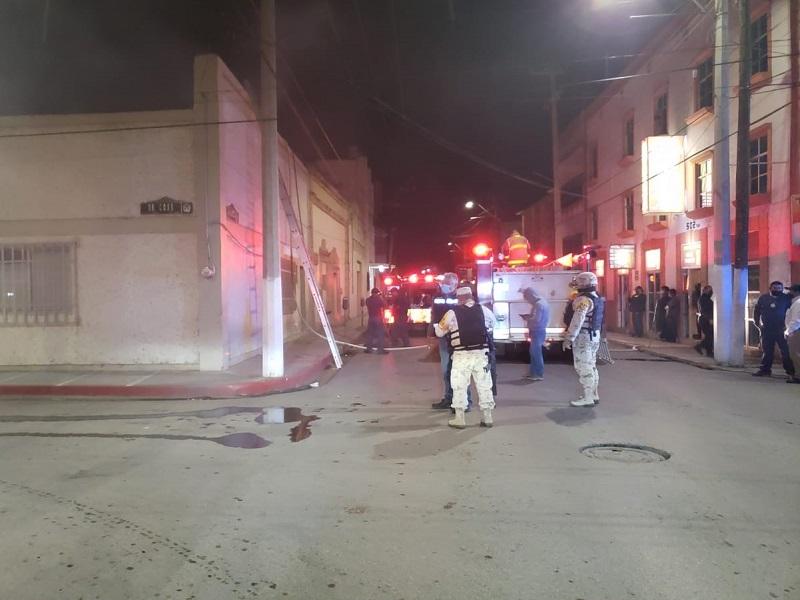 Corto circuito provoca incendio en vivienda y locales del centro de Piedras Negras
