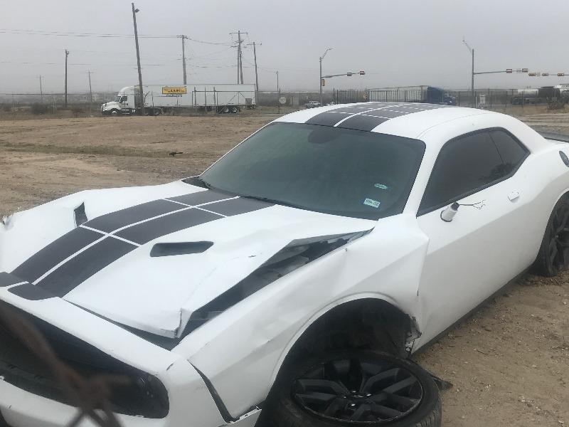 Mujer de Eagle Pass intoxicada destruye su automóvil deportivo en choque contra patrulla 