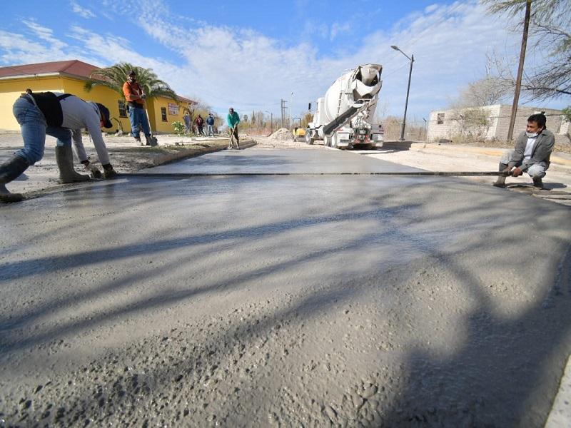 En marcha drenaje pluvial y reparación de calle con concreto hidráulico en Nava