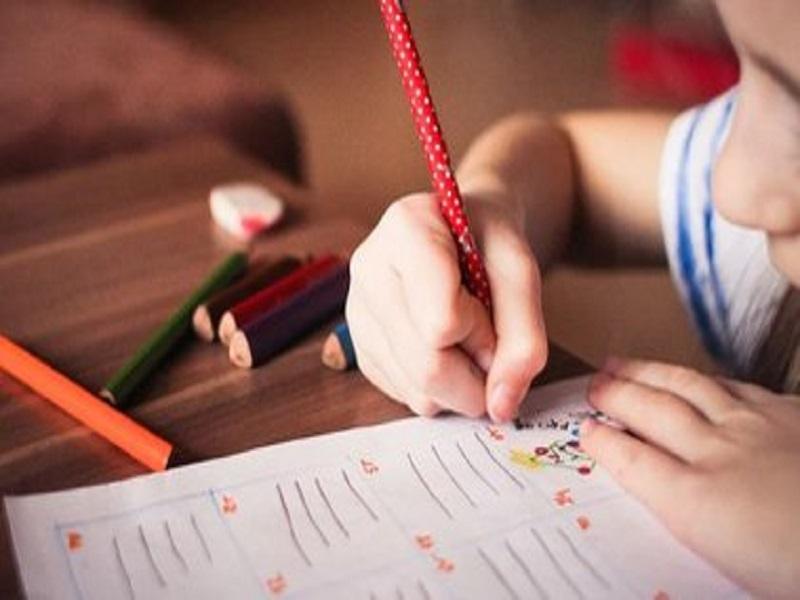 Padres sin internet o con errores en documentos acuden a servicios regionales a preinscribir a sus hijos