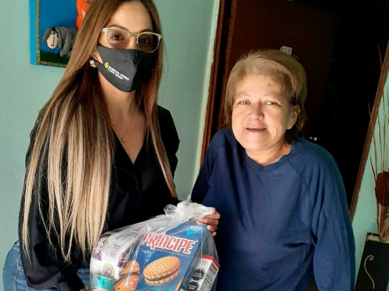 Entregan despensas a familias de Morelos afectadas por la pandemia