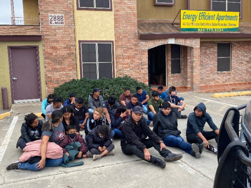 Catearon m&aacute;s casas de seguridad en Eagle Pass, tambi&eacute;n fue encontrado un grupo de migrantes dentro de un motel