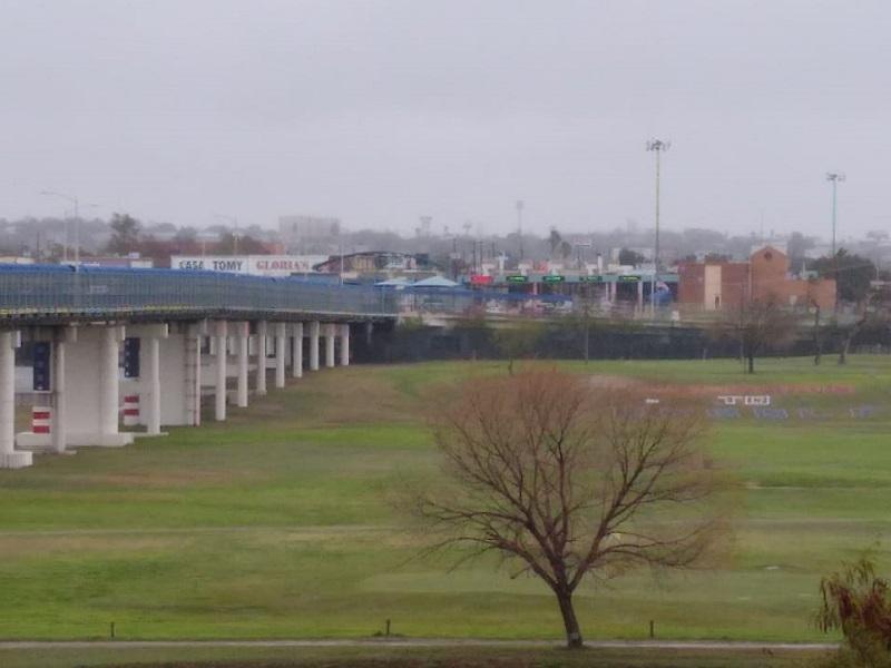Eliminaci&oacute;n de emergencia en la frontera significa que se detendr&aacute; la construcci&oacute;n del muro: Mayor de Eagle Pass