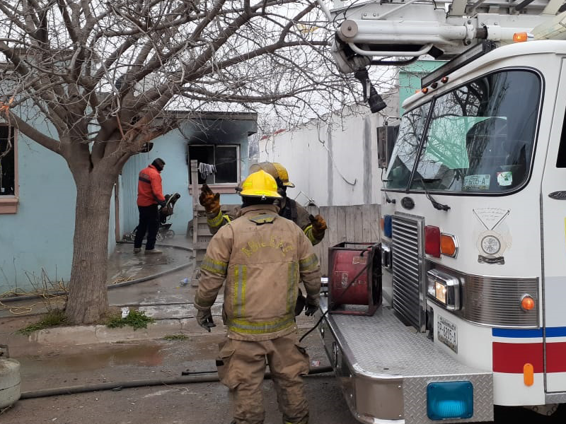 Sujeto incendia el domicilio de su pareja e hijos en Acu&ntilde;a