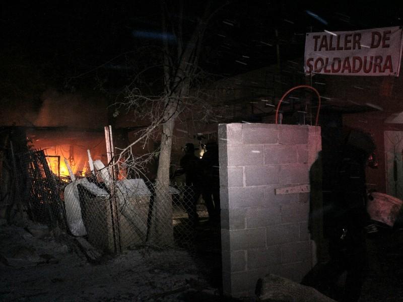Se incendia en taller de soldadura en Allende, lo apagaron a cubetazos porque las mangueras se congelaron 