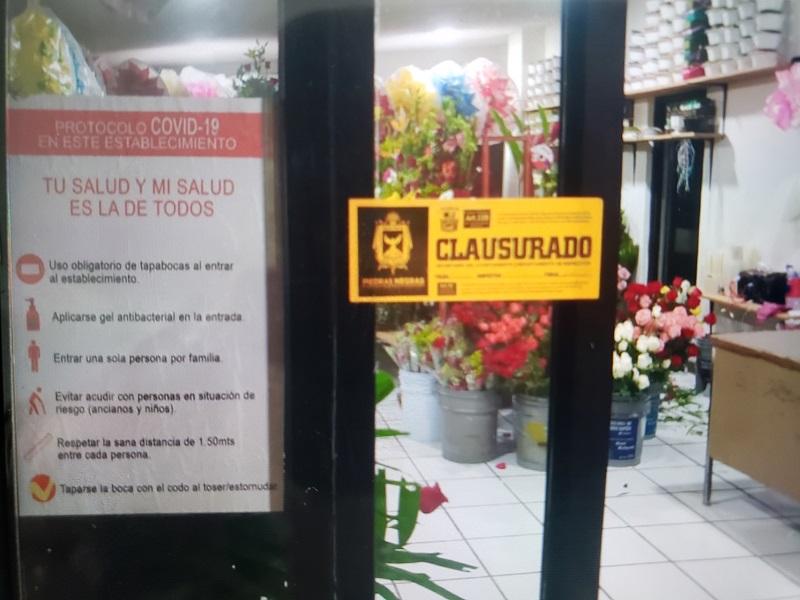 Clausuran florería en Piedras Negras por violar horario de cierre a las 11:00 de la noche